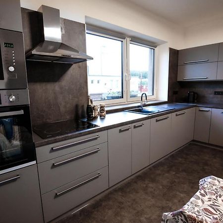 Apartman Devade Se Dvema Loznicemi A Wifi Pripojenim Трутнов Экстерьер фото