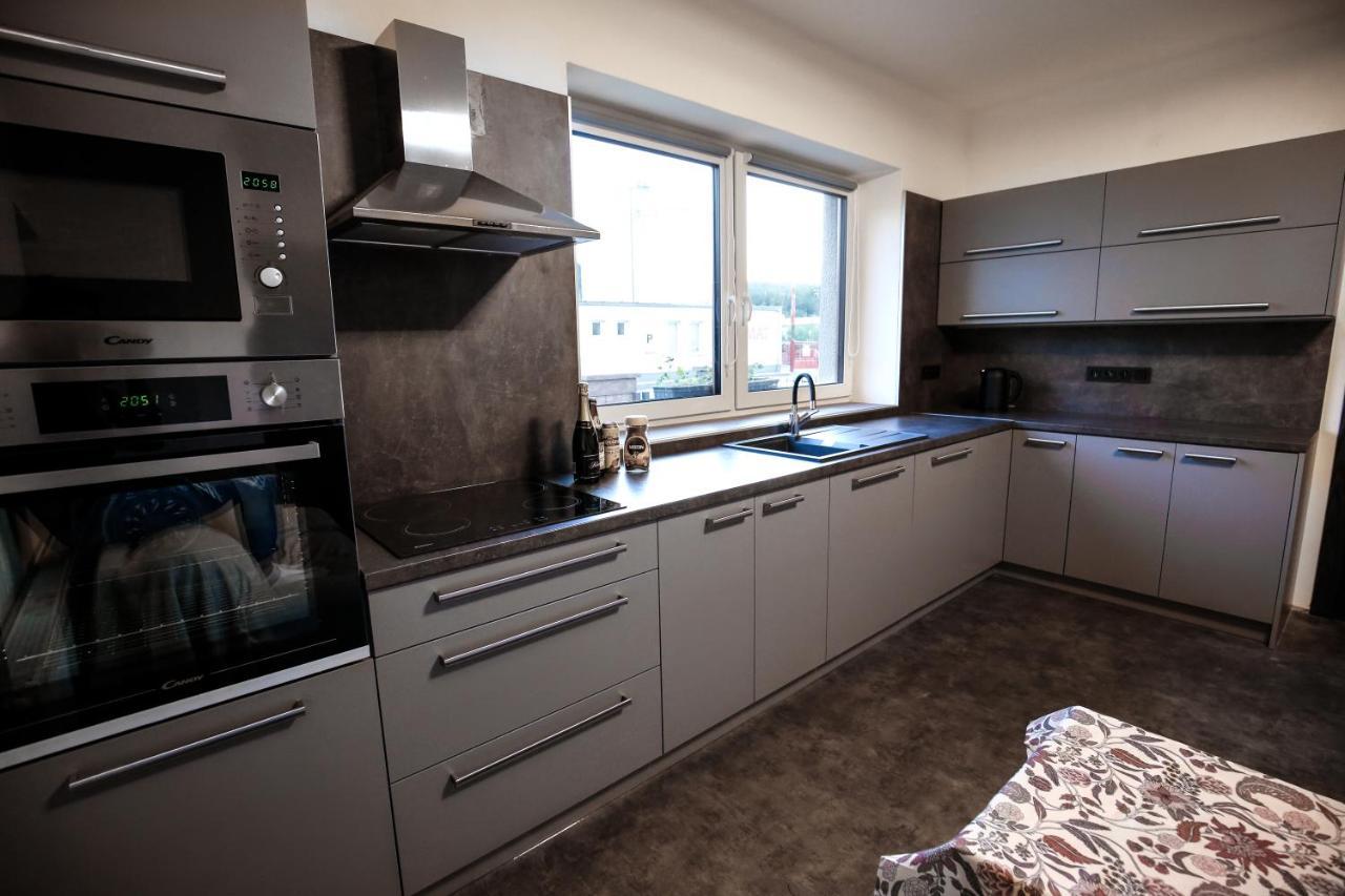 Apartman Devade Se Dvema Loznicemi A Wifi Pripojenim Трутнов Экстерьер фото