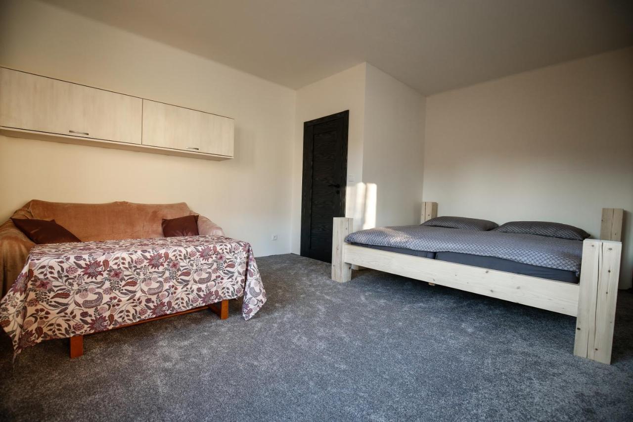 Apartman Devade Se Dvema Loznicemi A Wifi Pripojenim Трутнов Экстерьер фото