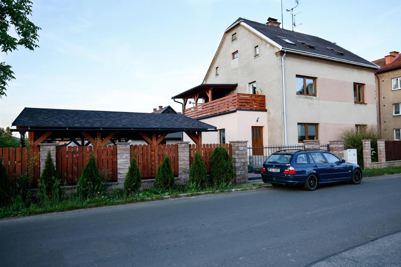 Apartman Devade Se Dvema Loznicemi A Wifi Pripojenim Трутнов Экстерьер фото