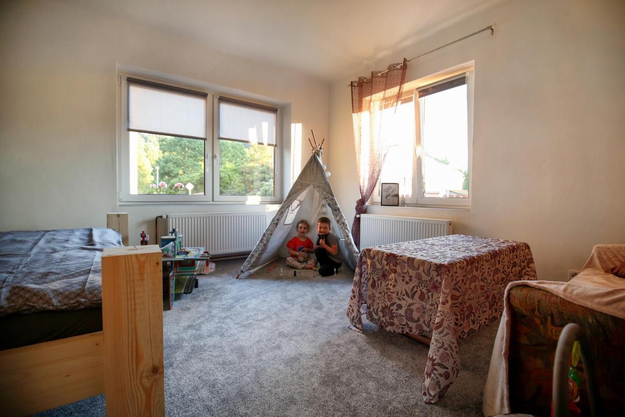 Apartman Devade Se Dvema Loznicemi A Wifi Pripojenim Трутнов Экстерьер фото